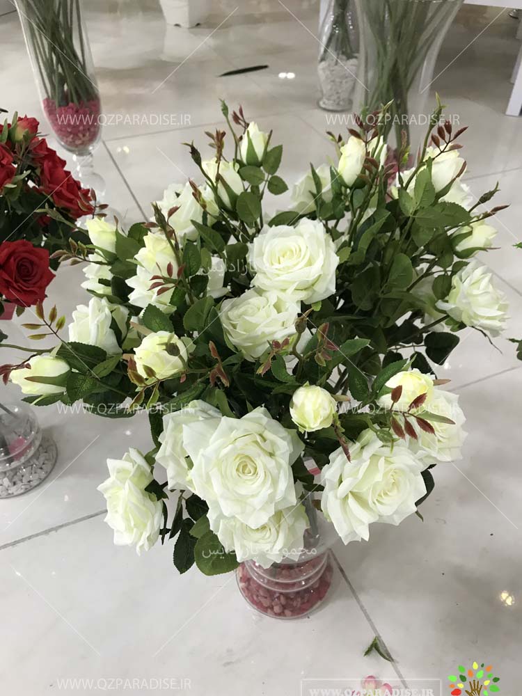 بوته مصنوعی رز سفید برگرفته از طبیعت موجود در فروشگاه پارادایس گل مصنوعی