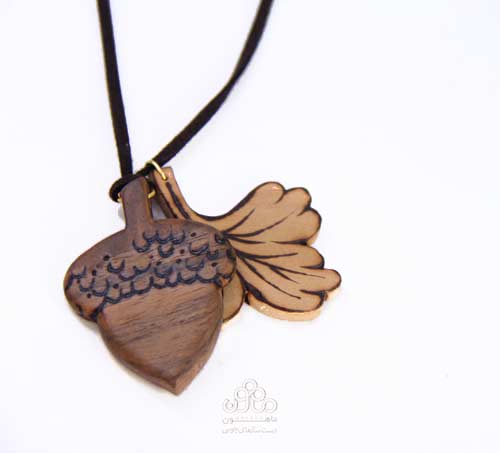 گردن-آویز-_چوبی-_طرح-بلوط_گالری-ماهون-_تولیدتولید کننده_