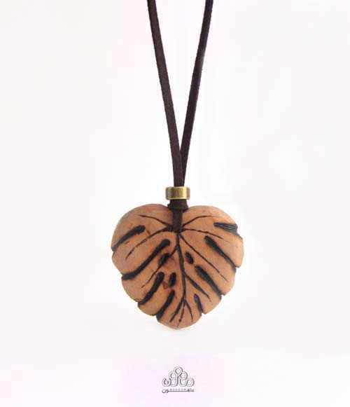 گردن-آویز-_چوبی-برگ__زیور-آلات-ماهون._تولید